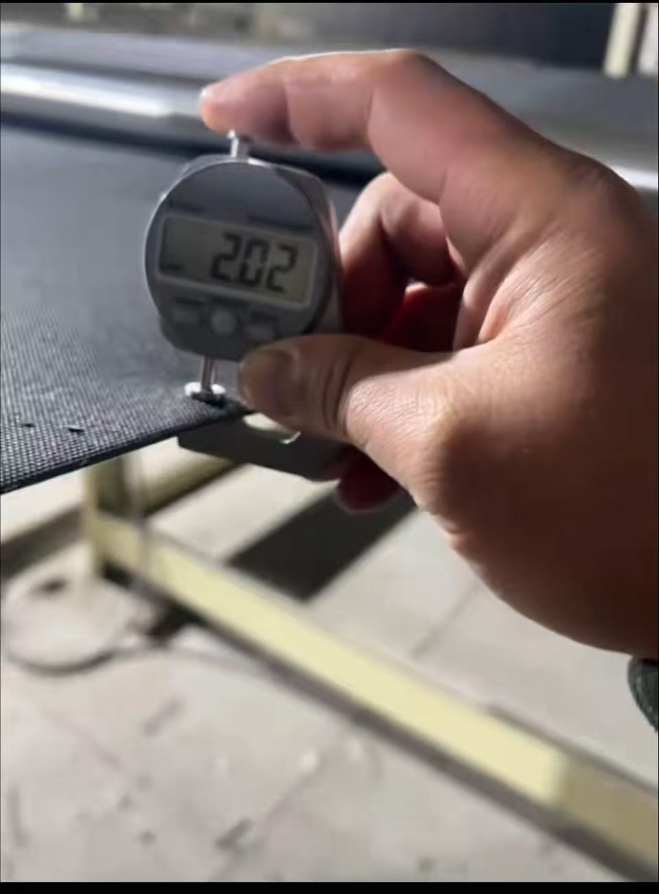 MLV thickness inspection using a digital gauge